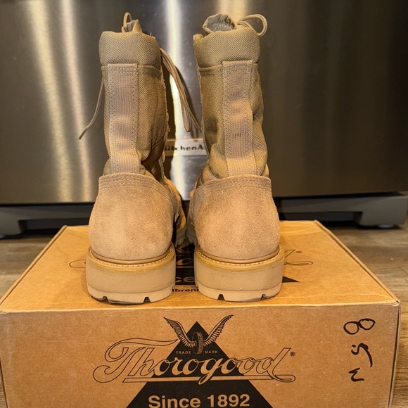 NWOT Men’s Thorogood steel toe boots - Picture 5 of 9